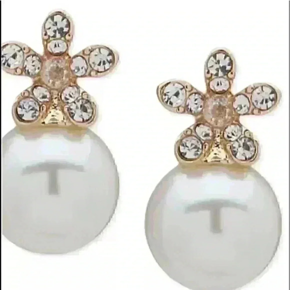 Anne Klein new gold pearl and Crystal flower stud - Picture 1 of 3